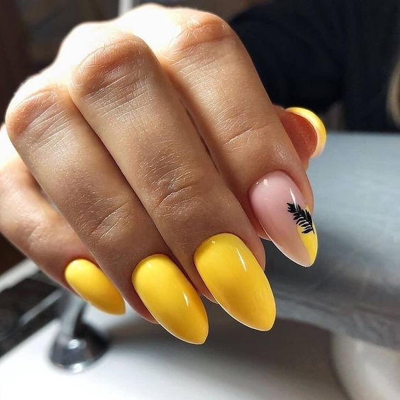 Żółte paznokcie z wzorkiem