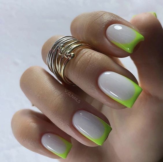 paznokcie z zielonym frenchem