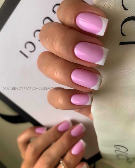 Manicure francuski w kolorze różowym