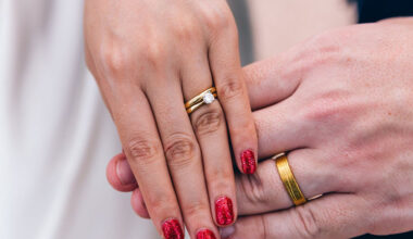 Mat, błysk czy brokat? Sprawdź, jak top coat potrafi odmienić każdą stylizację hybrydową